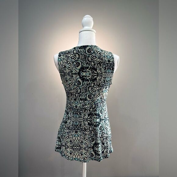 Cream Daisy Fuentes Sleeveless Gathered Blouse Size S EUC - Picture 2 of 5